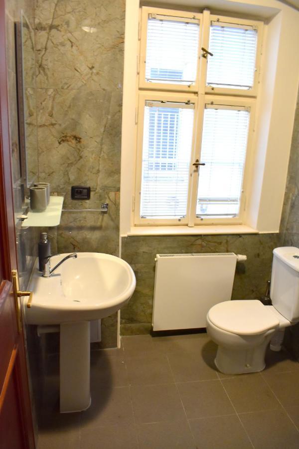 Airstay Prague apartment Lesser town! Extérieur photo